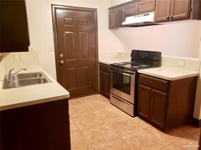 905 E Stonegate Dr in Mission, TX - Building Photo - Building Photo