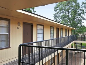 Pines Apartments in Shreveport, LA - Building Photo - Building Photo