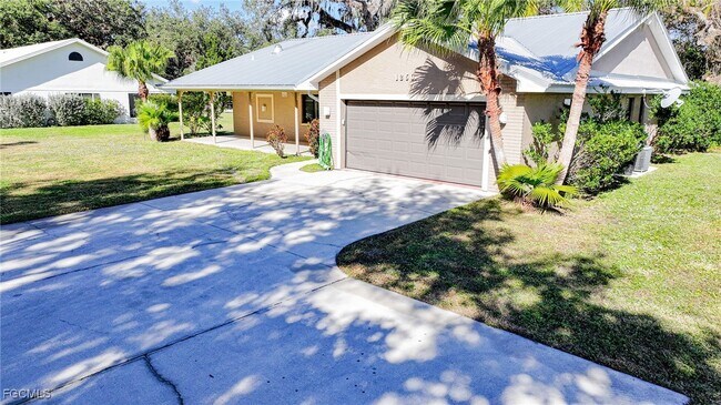 1250 Riverbend Dr in La Belle, FL - Building Photo - Building Photo