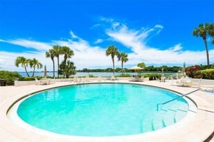 1642 Stickney Point Rd, Unit 101 in Sarasota, FL - Building Photo