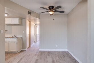 Avante Pointe in Phoenix, AZ - Building Photo - Interior Photo