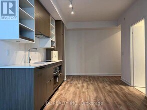 805-820 EDWARD St in Toronto, ON - Building Photo - Building Photo