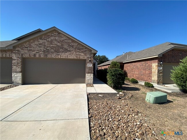 1219 FM306 in Canyon Lake, TX - Building Photo - Building Photo