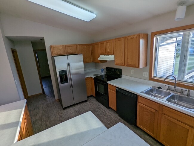 5212 Black Walnut Dr in McFarland, WI - Foto de edificio - Building Photo