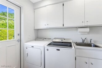 2700 Lantern Ln in Naples, FL - Building Photo - Building Photo