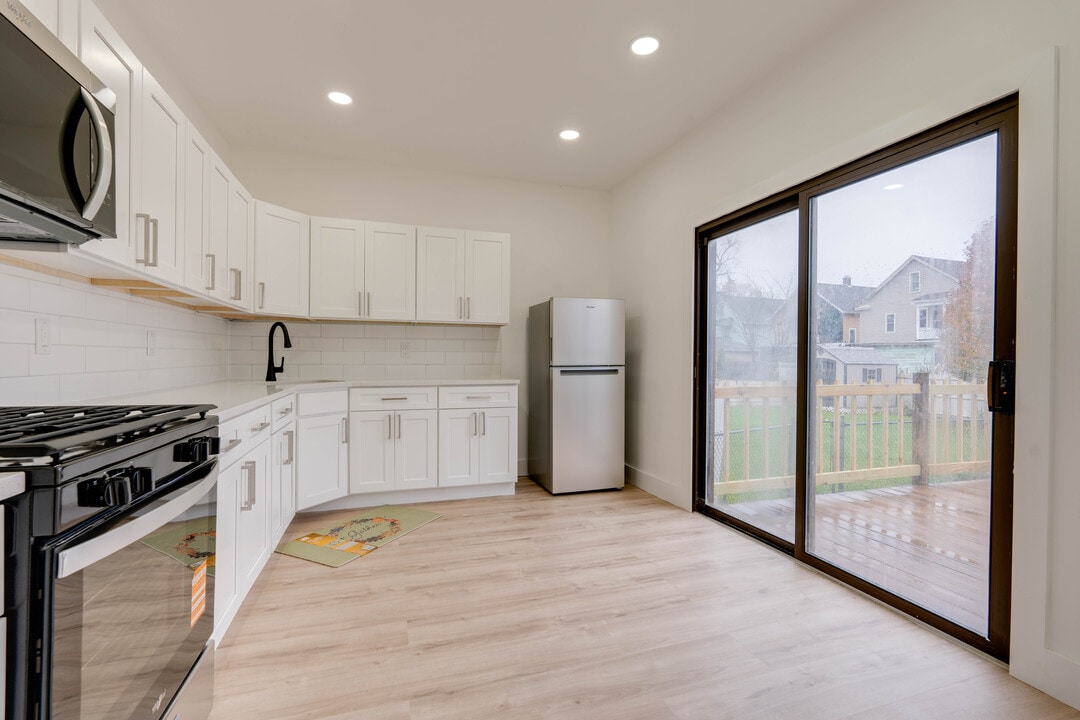 1022 Mathews Ave in Utica, NY - Building Photo