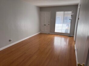 1850 N Hollywood Way, Unit A in Burbank, CA - Building Photo - Building Photo