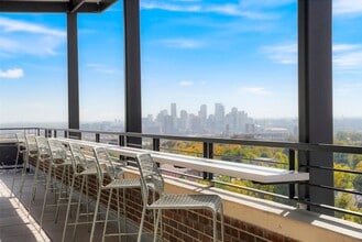 Julian32 at Highlands Square in Denver, CO - Foto de edificio - Building Photo