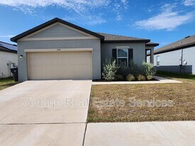 2340 Harris Hawk Ave in Ruskin, FL - Building Photo
