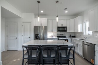 The Enclave in Chesterfield, MI - Building Photo - Interior Photo