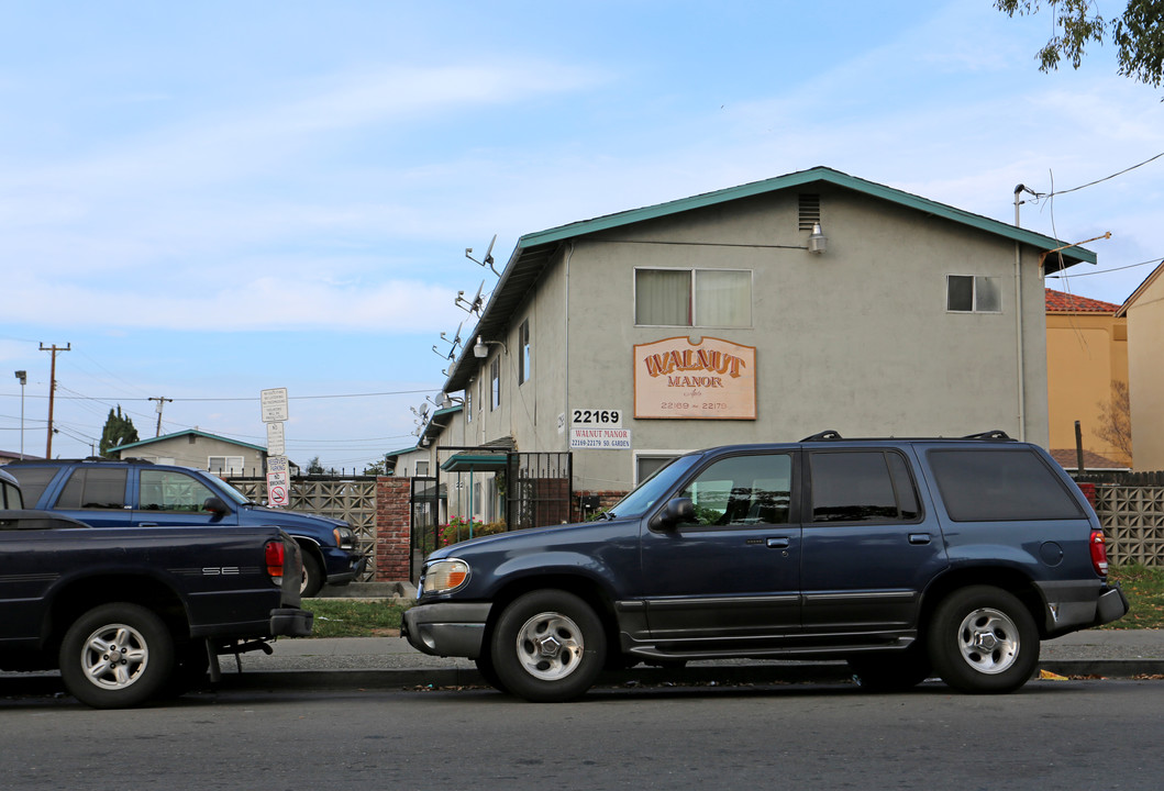 Walnut Manor in Hayward, CA - Building Photo