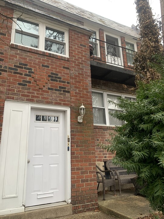 4071 Balwynne Park Rd, Unit 2nd Floor in Philadelphia, PA - Building Photo