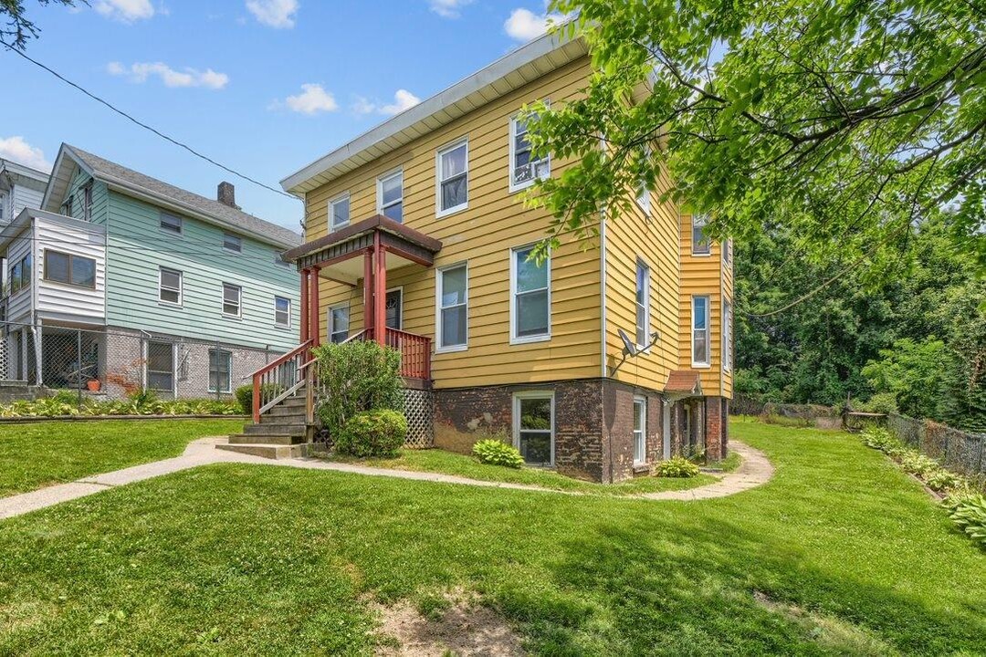 119 High St in Peekskill, NY - Building Photo