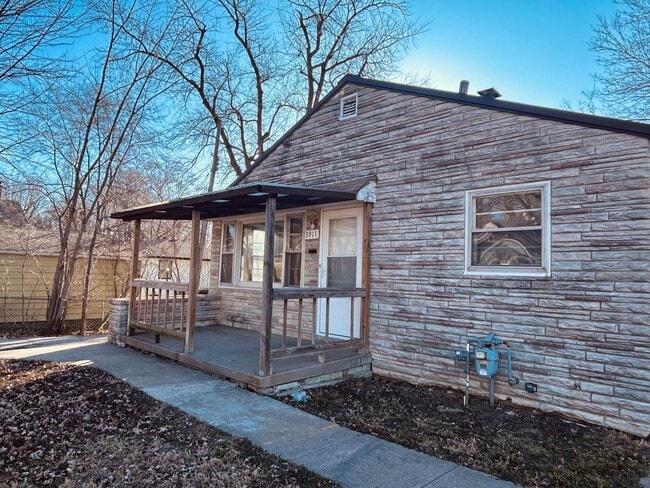 property at 3911 Kansas Ave
