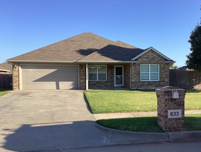 property at 633 E Hillcrest Ln