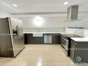 5229 117th Ave SE-Unit -#B in Bellevue, WA - Building Photo - Building Photo