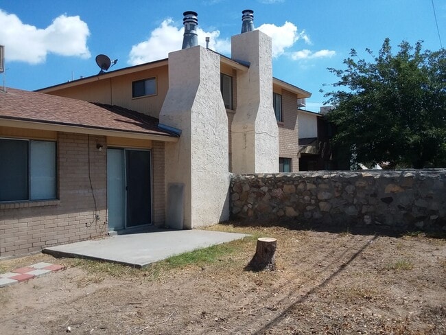 2001 Amy Sue Dr in El Paso, TX - Foto de edificio - Building Photo