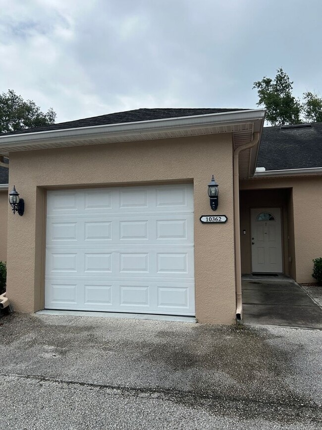 10362 Chalmer St in Spring Hill, FL - Building Photo - Building Photo