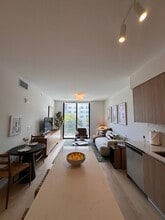 2535 NE 182nd St, Unit A12 in North Miami Beach, FL - Building Photo - Building Photo