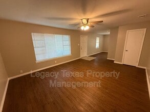 101 Pine St in Keene, TX - Building Photo - Building Photo