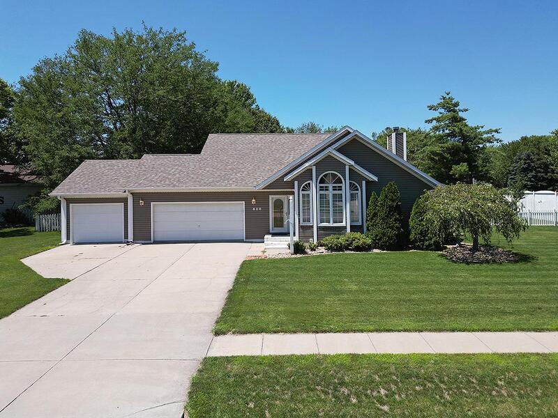 820 Redwood Rd in Grand Island, NE - Foto de edificio