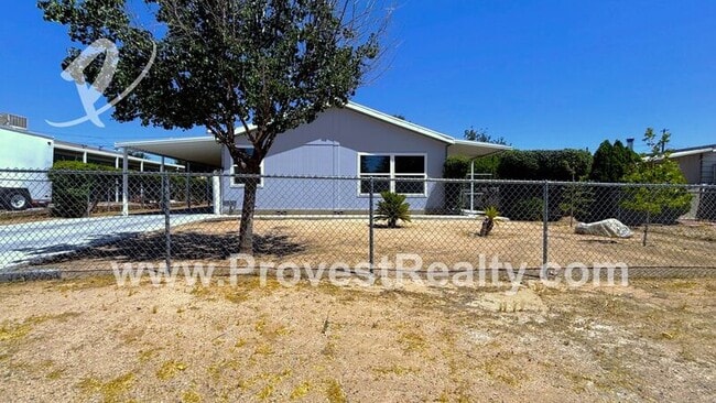 19172 Lindsay St in Hesperia, CA - Foto de edificio - Building Photo