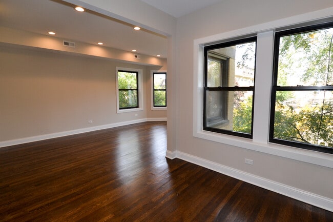 1452 W Winnemac Ave, Unit 1 in Chicago, IL - Building Photo - Building Photo
