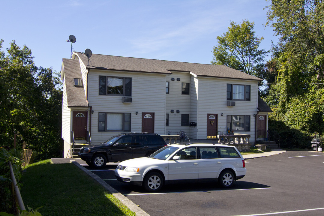 2-4 Fairfield Ave in Danbury, CT - Building Photo