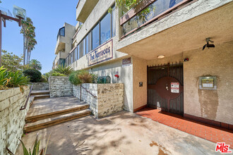 729 S Hobart Blvd in Los Angeles, CA - Building Photo - Building Photo