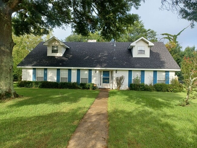 210 Tanglewood Dr