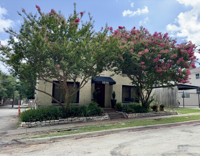 3210 N Haskell Ave in Dallas, TX - Building Photo - Building Photo