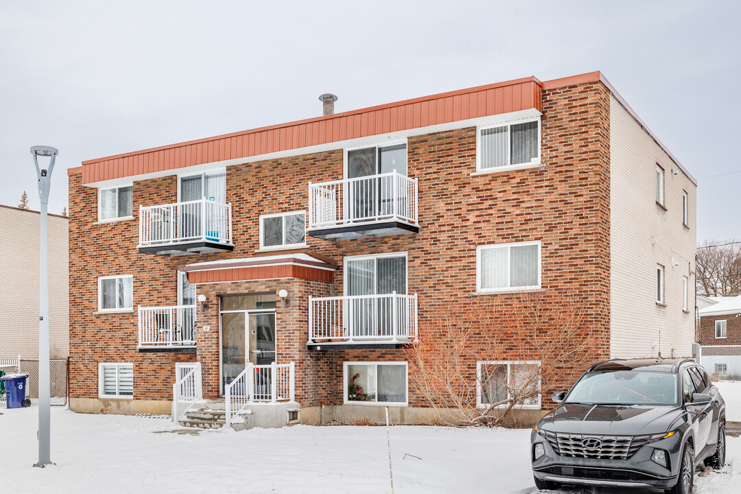 465 12E Av in Laval, QC - Building Photo