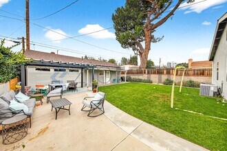 1113 N Sparks St in Burbank, CA - Building Photo - Building Photo