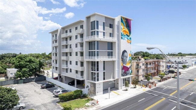 475 NE 125th St, Unit 203 in North Miami, FL - Foto de edificio - Building Photo