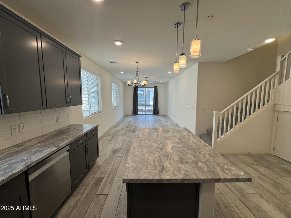 300 N Gila Springs Blvd in Chandler, AZ - Building Photo