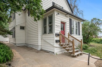 422 Lawson Ave W, Unit 2 in St. Paul, MN - Building Photo - Building Photo