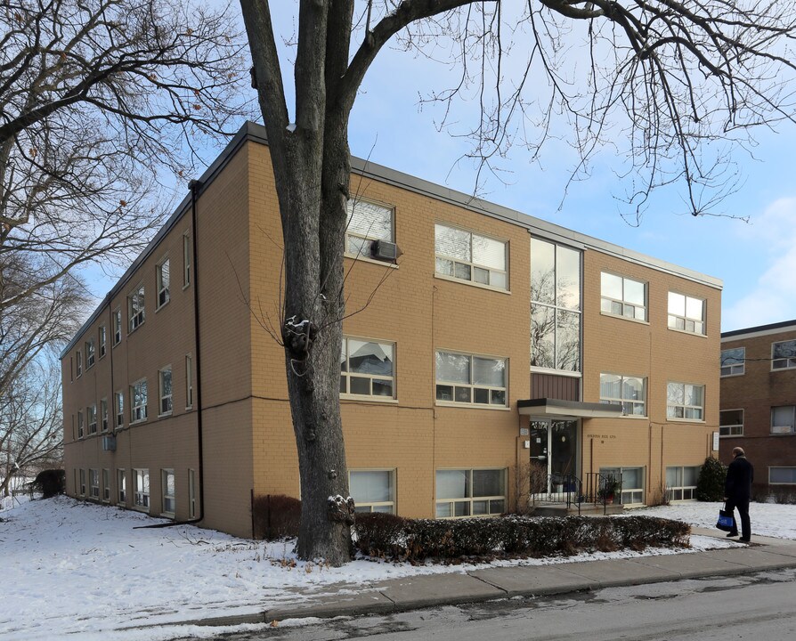 Dundurn Apartments in Hamilton, ON - Building Photo