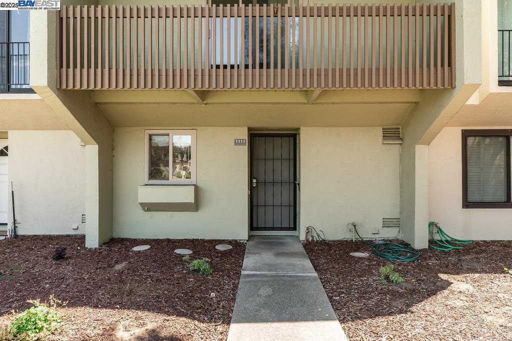 1115 Camino Del Valle in Alameda, CA - Building Photo