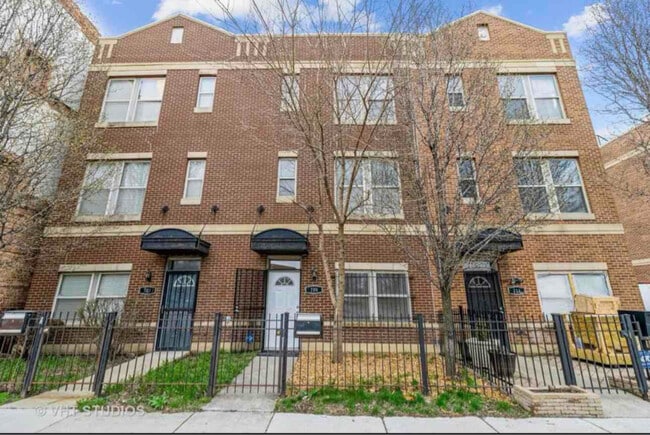 property at 709 S Kedzie Ave