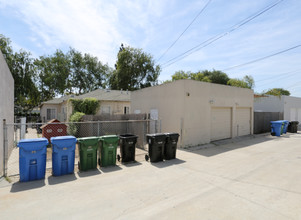 10819-10821 Jefferson Blvd in Culver City, CA - Foto de edificio - Building Photo