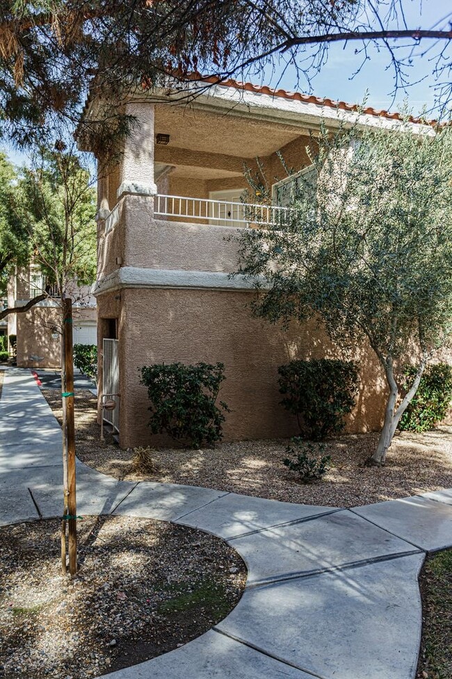 251 S Green Valley Pkwy in Henderson, NV - Building Photo - Building Photo