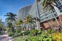 1434 Bay Rd, Unit S-1454 in Miami Beach, FL - Building Photo - Building Photo