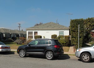 1333 Oak St in Santa Monica, CA - Foto de edificio - Building Photo