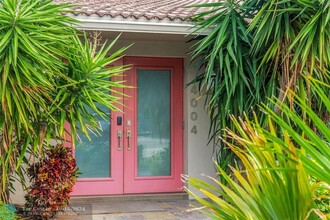 4004 NE 21st Ave in Fort Lauderdale, FL - Foto de edificio - Building Photo