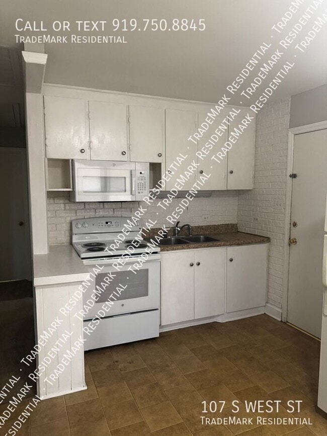 107 S West St in Cary, NC - Building Photo - Building Photo