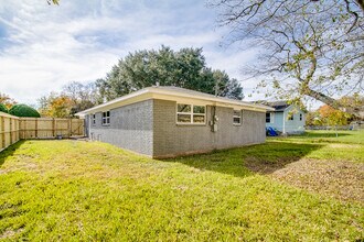 907 Avenue E in Rosenberg, TX - Building Photo - Building Photo