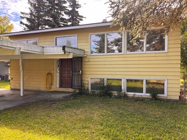 property at 3224 W 28th Ct