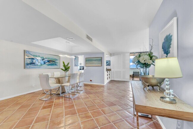 3610 S Ocean Blvd in South Palm Beach, FL - Foto de edificio - Building Photo