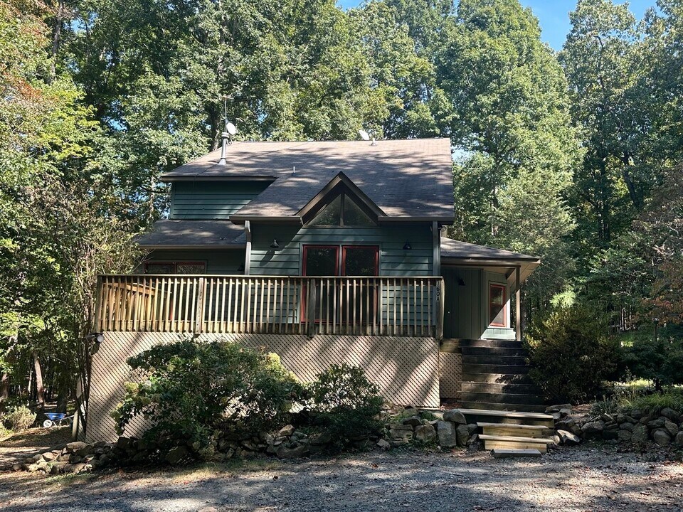 160 Lystra Hills Ln in Chapel Hill, NC - Building Photo