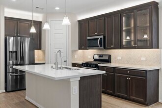 335 Honey Mesquite Path in Willis, TX - Building Photo - Building Photo